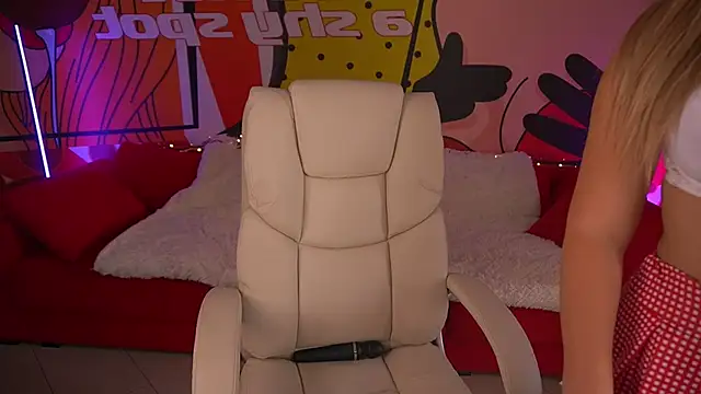 LiaBrazzerr online show from 09/17/25, 06:48