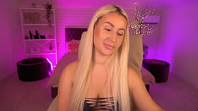 Snapshot of LiaBrazzerr chatting on 05/23/26, 02:05 LiaBrazzerr online show from 05/23/26, 02:05