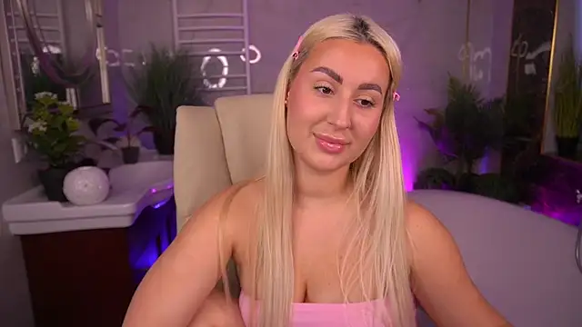 Snapshot of LiaBrazzerr chatting on 05/15/26, 01:20 LiaBrazzerr online show from 05/15/26, 01:20