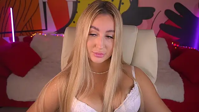 LiaBrazzerr online show from 10/18/25, 08:38