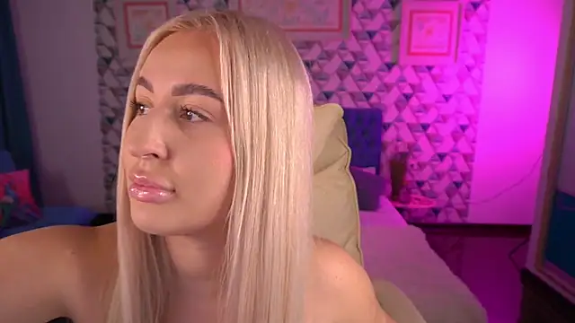 LiaBrazzerr online show from 04/15/26, 01:59