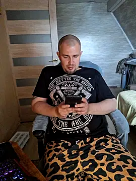 Foxyshaved online show from 05/17/26, 10:15