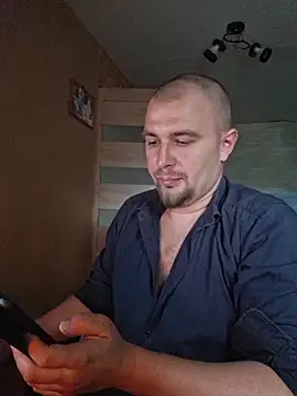 Snapshot of Foxyshaved chatting on 09/18/25, 07:44 Foxyshaved online show from 09/18/25, 07:44