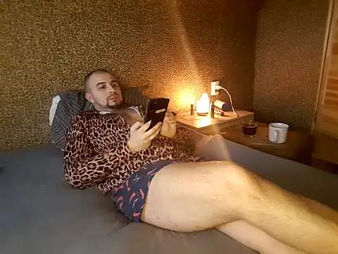 Snapshot of Foxyshaved chatting on 02/23/25, 05:34 Foxyshaved online show from 02/23/25, 05:34