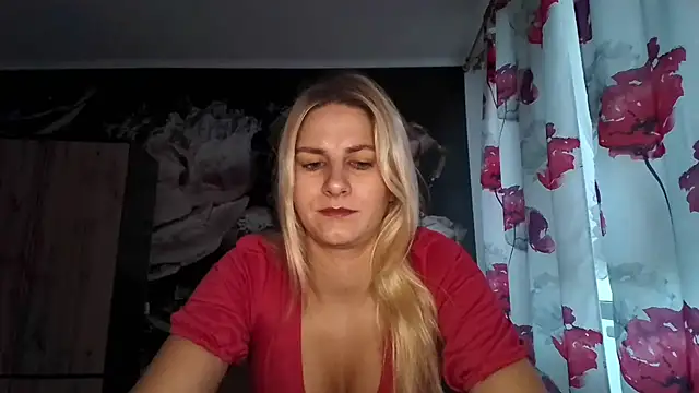 Snapshot of DagmarieFlirt chatting on 09/27/25, 05:13 DagmarieFlirt online show from 09/27/25, 05:13