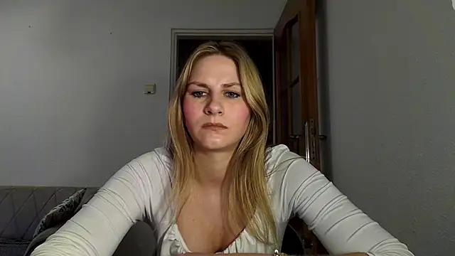 Snapshot of DagmarieFlirt chatting on 03/20/25, 09:24 DagmarieFlirt online show from 03/20/25, 09:24
