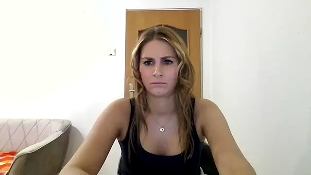 Snapshot of DagmarieFlirt chatting on 02/19/25, 04:33 DagmarieFlirt online show from 02/19/25, 04:33