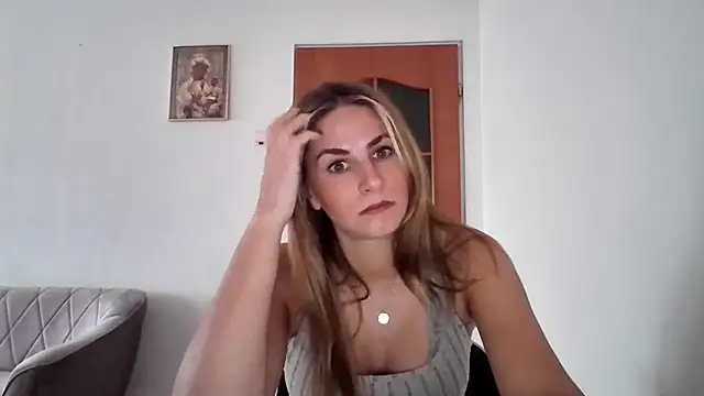 Snapshot of DagmarieFlirt chatting on 02/06/25, 10:36 DagmarieFlirt online show from 02/06/25, 10:36