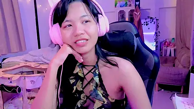 Snapshot of Kana_G chatting on 03/06/25, 12:09 Kana G online show from 03/06/25, 12:09