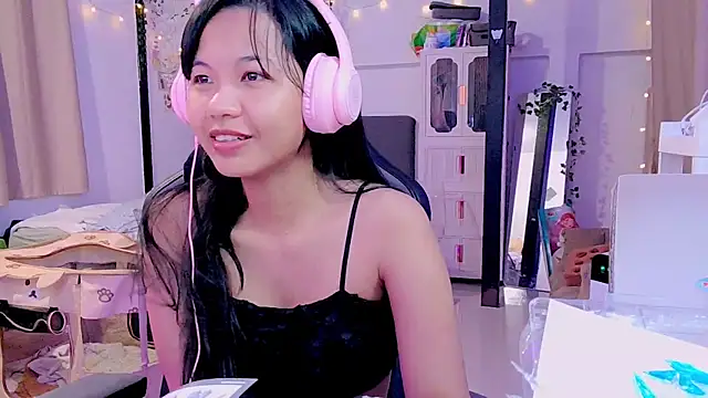Snapshot of Kana_G chatting on 03/17/25, 01:29 Kana G online show from 03/17/25, 01:29