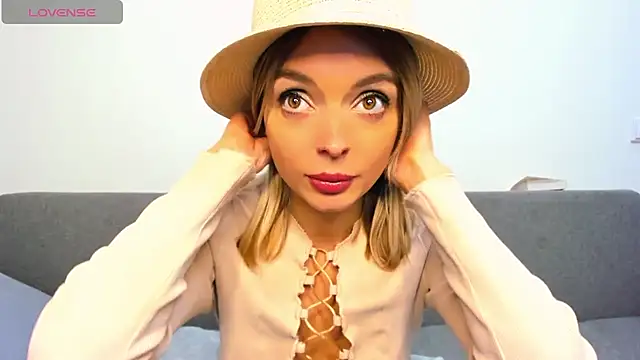  ellen meow  online show from 10/31/25, 11:33