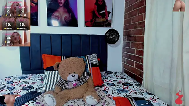 kyliejenner hot online show from 11/11/25, 03:56