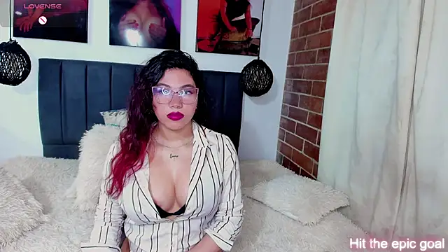Snapshot of kyliejenner_hot chatting on 06/19/26, 04:29 kyliejenner hot online show from 06/19/26, 04:29