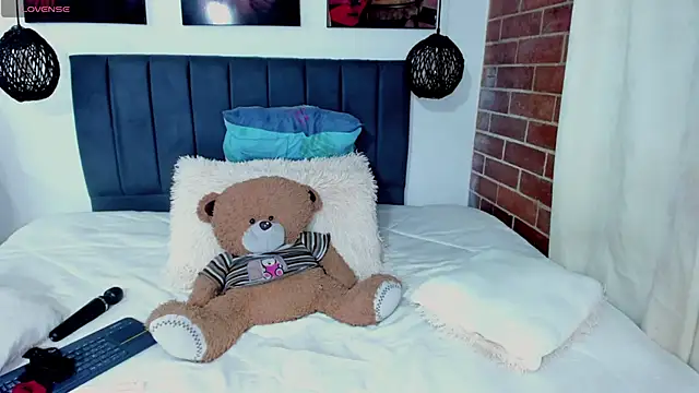 kyliejenner hot online show from 04/07/26, 04:03