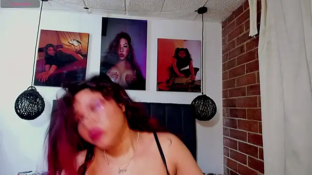 kyliejenner hot online show from 11/02/25, 01:32