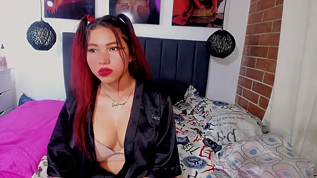 Snapshot of kyliejenner_hot chatting on 03/04/25, 02:49 kyliejenner hot online show from 03/04/25, 02:49