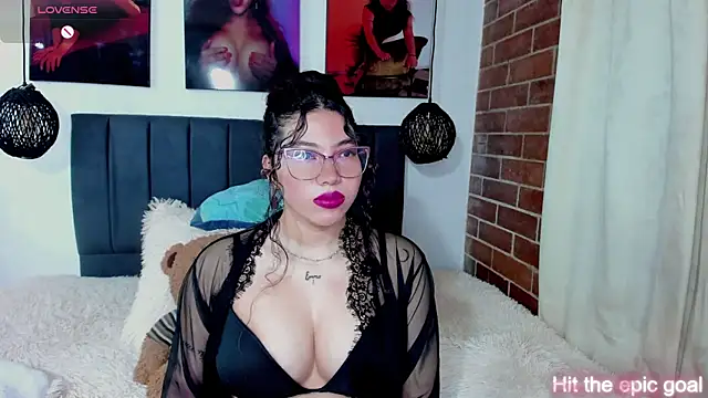Snapshot of kyliejenner_hot chatting on 06/16/26, 03:06 kyliejenner hot online show from 06/16/26, 03:06