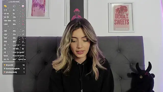 Snapshot of IsadoraGalle_ chatting on 02/17/26, 07:11 IsadoraGalle online show from 02/17/26, 07:11