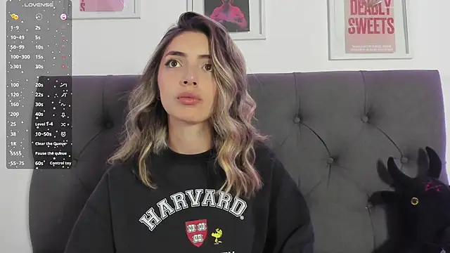 Snapshot of IsadoraGalle_ chatting on 02/13/26, 04:07 IsadoraGalle online show from 02/13/26, 04:07