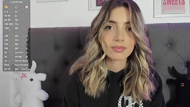 Snapshot of IsadoraGalle_ chatting on 02/24/26, 02:18 IsadoraGalle online show from 02/24/26, 02:18