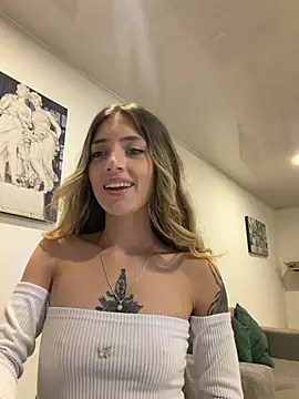 Snapshot of IsadoraGalle_ chatting on 06/14/26, 11:17 IsadoraGalle online show from 06/14/26, 11:17