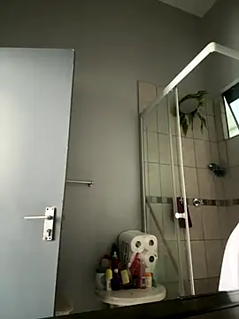 slimcateee online show from 10/23/25, 11:42