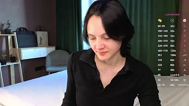 MaryCoopeer online show from 10/31/25, 05:04