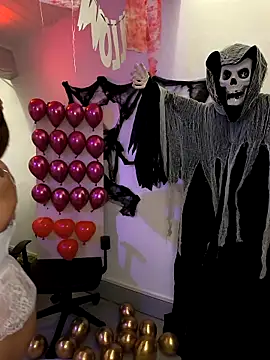 emma4xxx online show from 10/31/25, 08:27