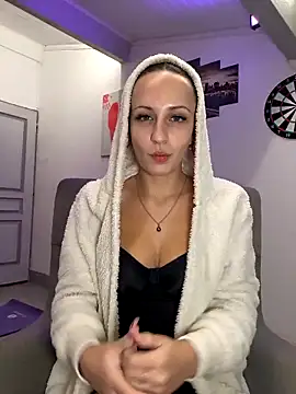 emma4xxx online show from 11/18/25, 08:23