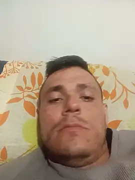 Snapshot of ElAlfa1990_col chatting on 06/22/26, 04:48 ElAlfa1990 col online show from 06/22/26, 04:48