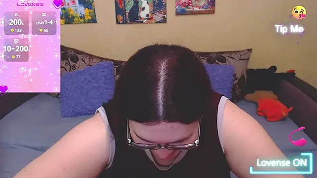 JuliaKeln online show from 05/18/26, 07:40