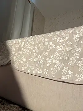 Snapshot of CuteeRose chatting on 03/06/26, 06:36 CuteeRose online show from 03/06/26, 06:36