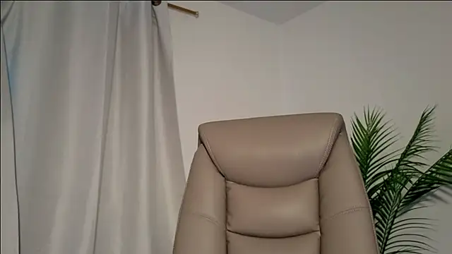 Snapshot of CuteeRose chatting on 05/11/26, 06:49 CuteeRose online show from 05/11/26, 06:49