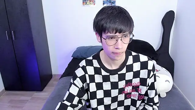 Snapshot of Aventure_Twinks chatting on 03/21/25, 02:39 Aventure Twinks online show from 03/21/25, 02:39