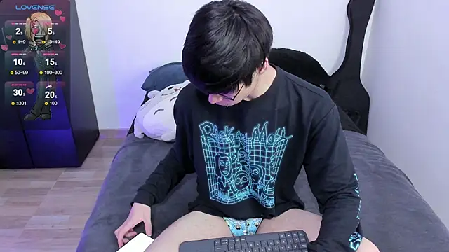 Snapshot of Aventure_Twinks chatting on 03/23/25, 04:05 Aventure Twinks online show from 03/23/25, 04:05