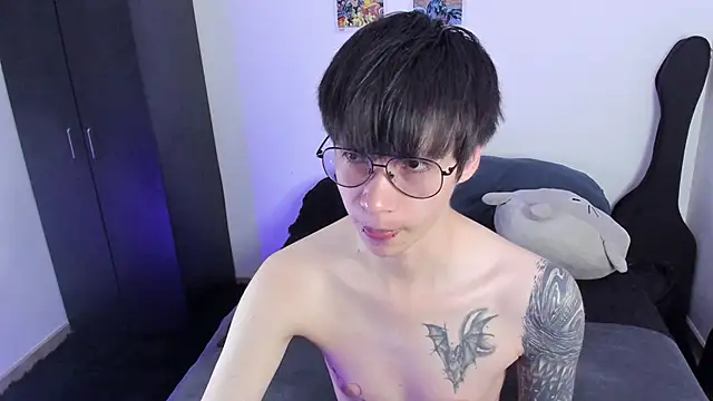 Snapshot of Aventure_Twinks chatting on 10/14/25, 08:09 Aventure Twinks online show from 10/14/25, 08:09