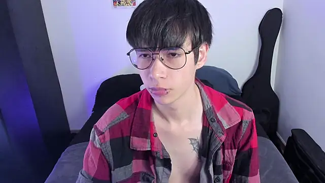 Snapshot of Aventure_Twinks chatting on 10/16/25, 07:11 Aventure Twinks online show from 10/16/25, 07:11