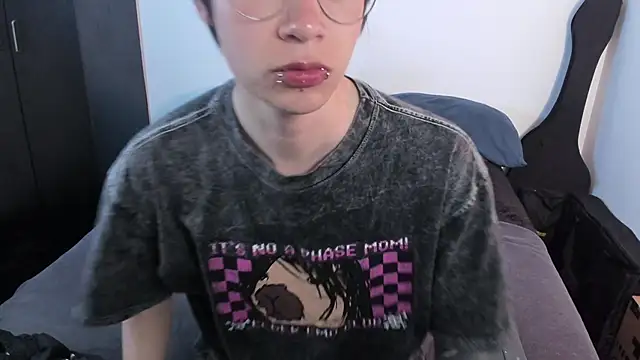 Snapshot of Aventure_Twinks chatting on 04/12/26, 12:58 Aventure Twinks online show from 04/12/26, 12:58