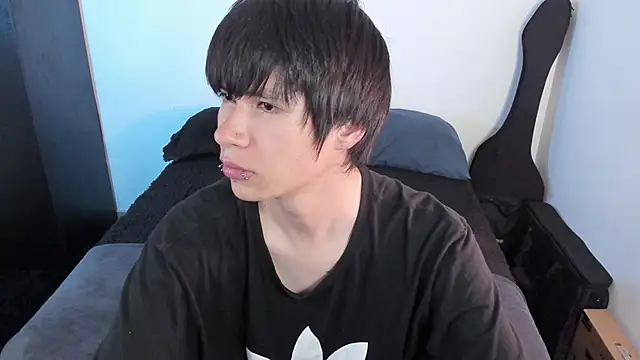 Snapshot of Aventure_Twinks chatting on 04/14/26, 02:27 Aventure Twinks online show from 04/14/26, 02:27