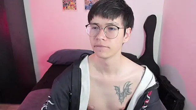 Snapshot of Aventure_Twinks chatting on 01/18/26, 07:01 Aventure Twinks online show from 01/18/26, 07:01