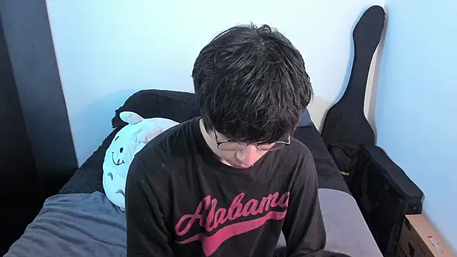 Snapshot of Aventure_Twinks chatting on 04/12/26, 11:41 Aventure Twinks online show from 04/12/26, 11:41