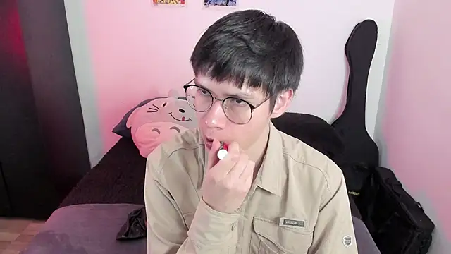 Snapshot of Aventure_Twinks chatting on 01/16/26, 05:39 Aventure Twinks online show from 01/16/26, 05:39