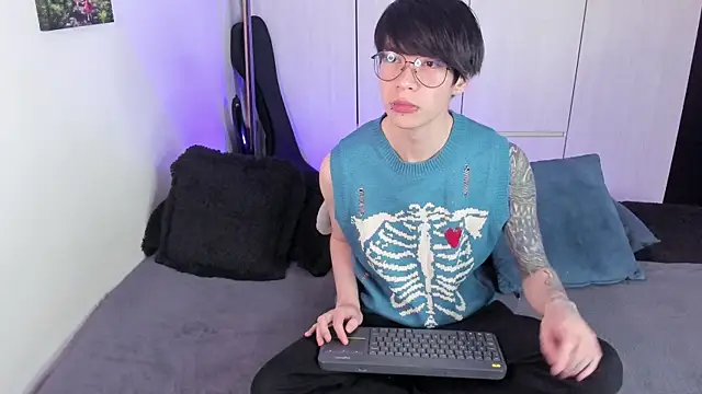 Snapshot of Aventure_Twinks chatting on 01/08/25, 07:34 Aventure Twinks online show from 01/08/25, 07:34