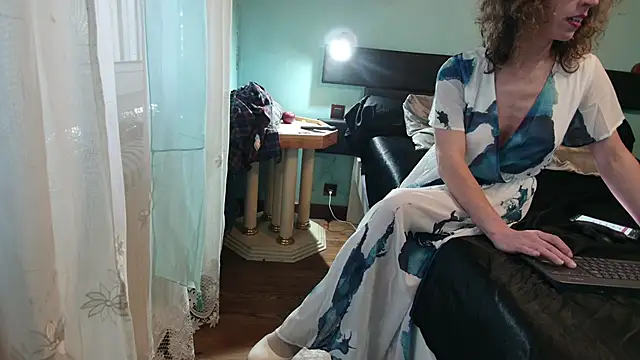 Prxscillia Tx online show from 10/28/25, 04:17