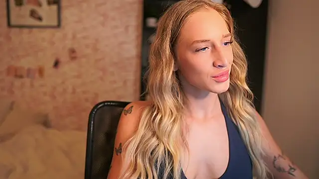 Nicolette  Shea  online show from 11/14/25, 08:51