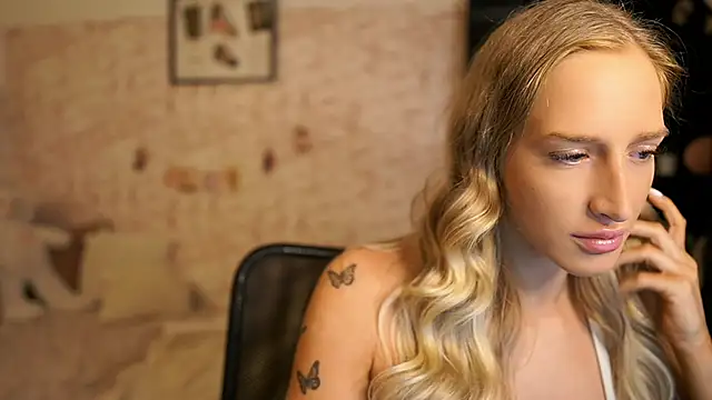 Nicolette  Shea  online show from 10/28/25, 08:35