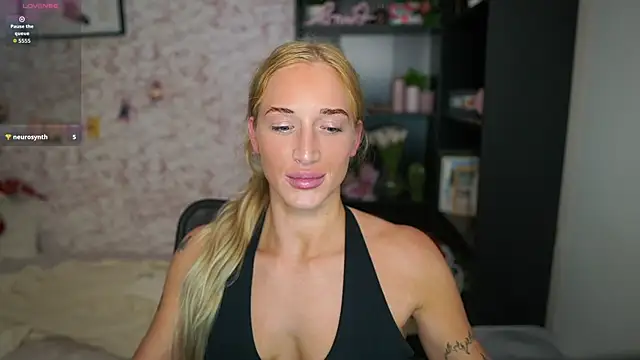 Snapshot of Nicolette__Shea_ chatting on 02/04/26, 08:04 Nicolette Shea online show from 02/04/26, 08:04