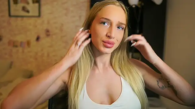 Nicolette  Shea  online show from 11/15/25, 08:29