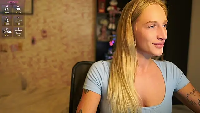 Nicolette  Shea  online show from 12/15/25, 09:26