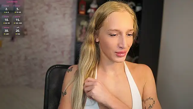 Snapshot of Nicolette__Shea_ chatting on 01/15/26, 08:29 Nicolette Shea online show from 01/15/26, 08:29